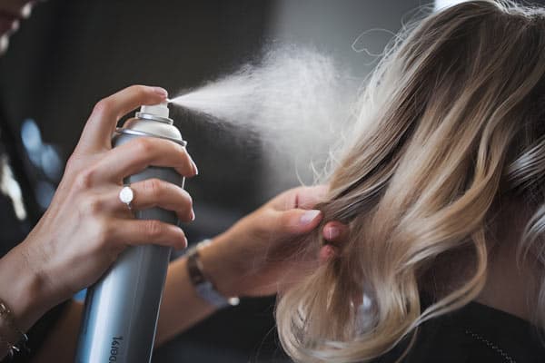 tiente de peluquería en Vigo